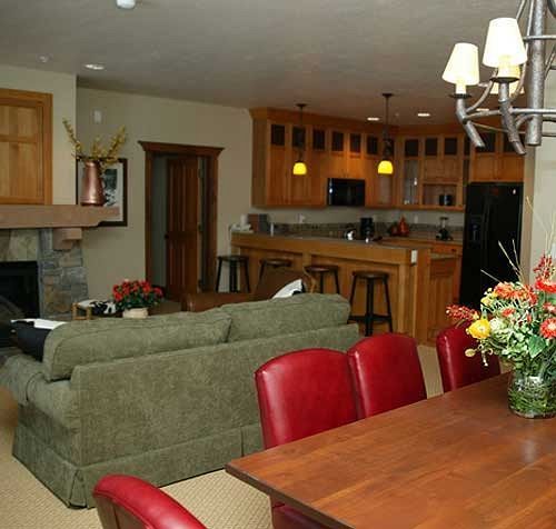 Raintree's The Miners Club Park Aparthotel
