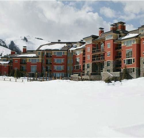 Raintree's The Miners Club Park 3*